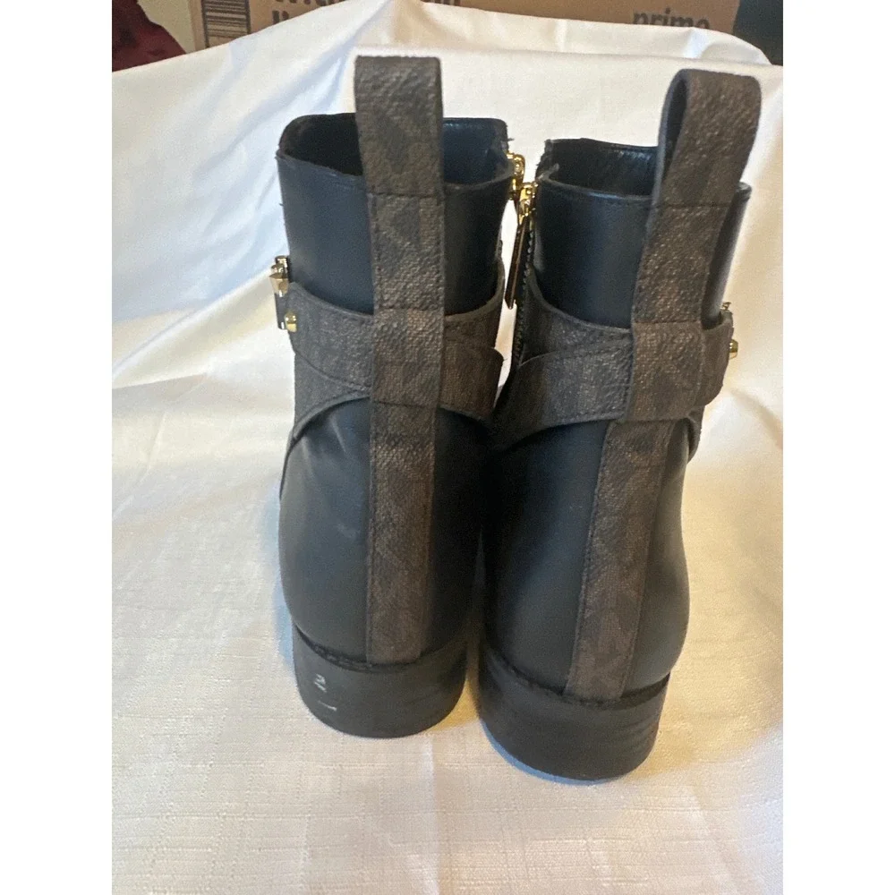 Michael Kors Black Leather Ankle Boots Logo Buckle‎ Detail Zip Up